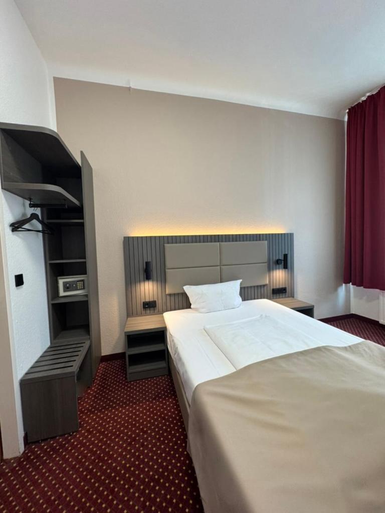 Lumen Am Hauptbahnhof 3*