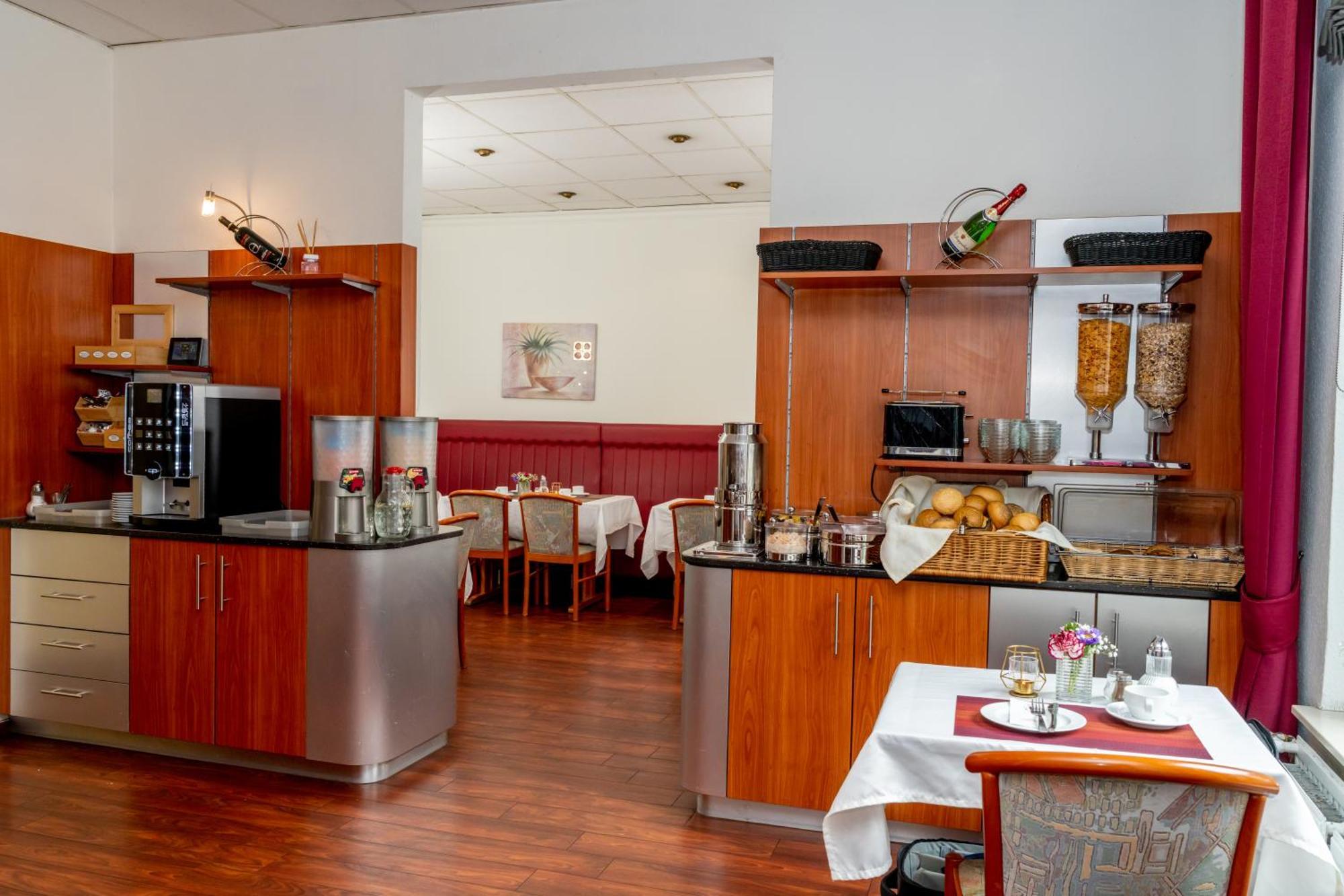 Lumen Am Hauptbahnhof Hotel 3*